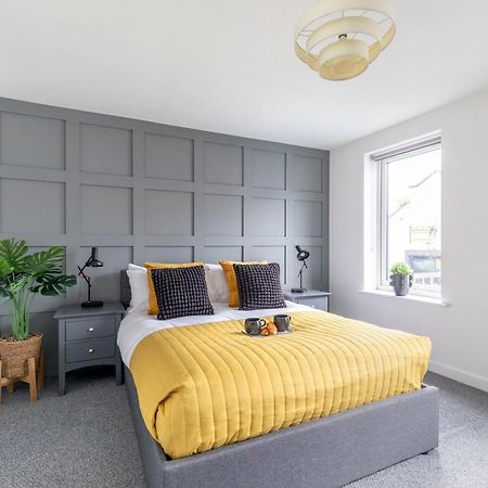 Modern Four Bedroom Four Bathroom Home Cheltenham Extérieur photo
