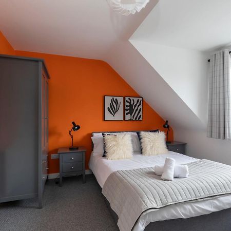 Modern Four Bedroom Four Bathroom Home Cheltenham Extérieur photo