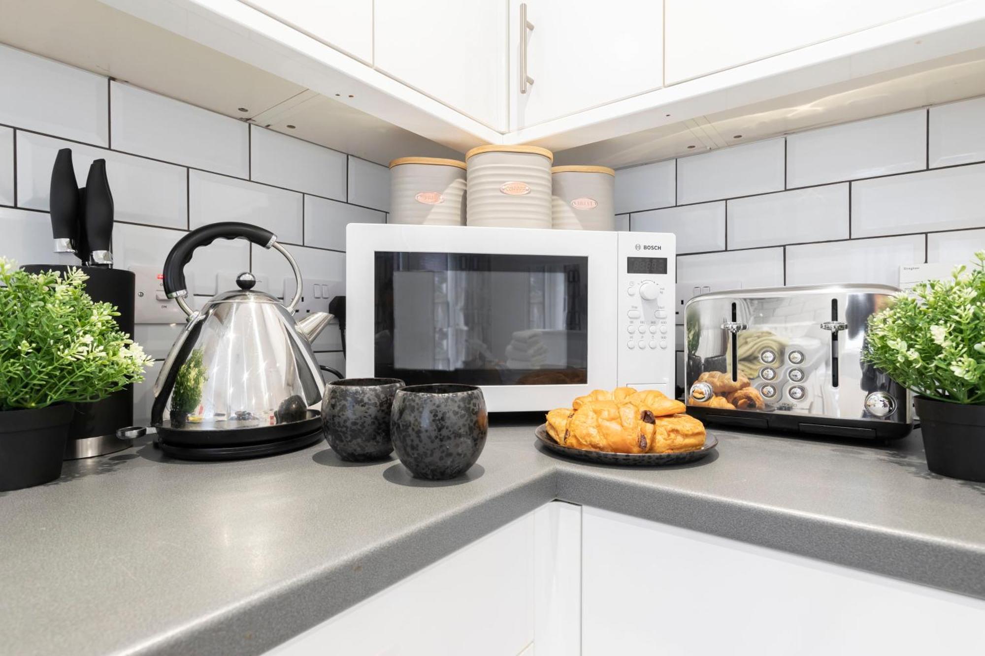 Modern Four Bedroom Four Bathroom Home Cheltenham Extérieur photo