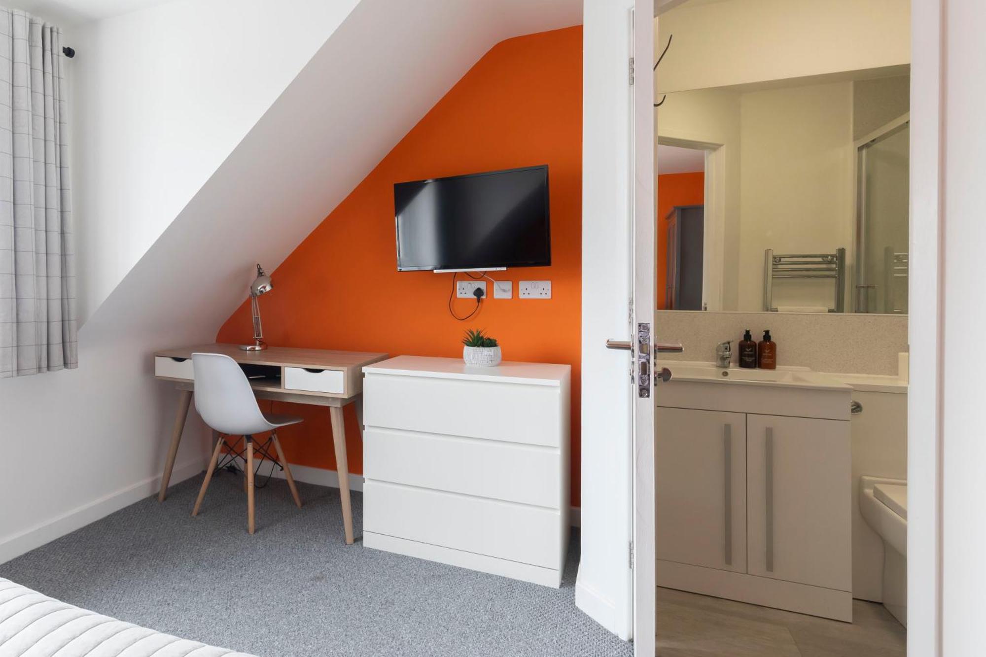 Modern Four Bedroom Four Bathroom Home Cheltenham Extérieur photo