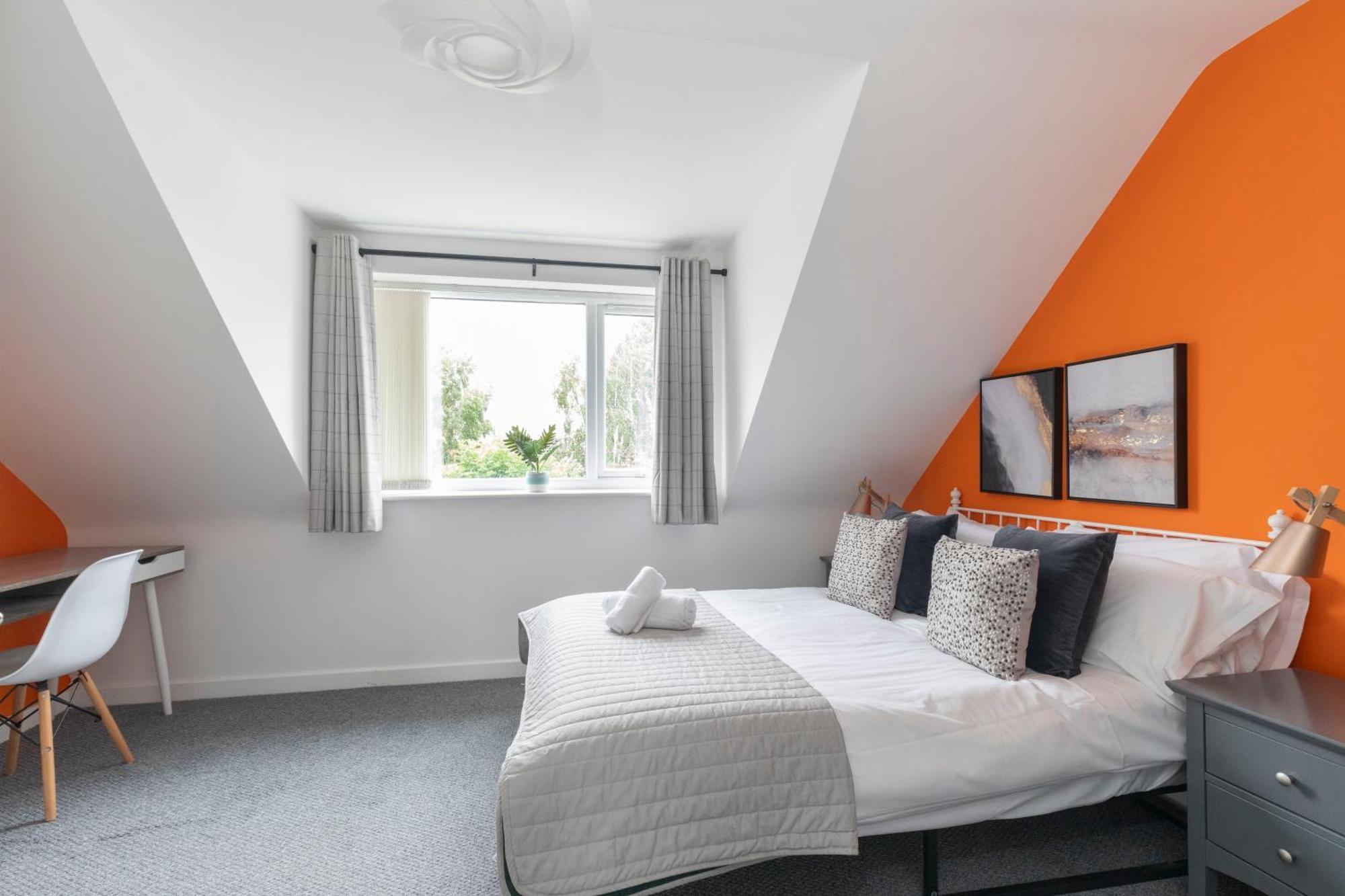 Modern Four Bedroom Four Bathroom Home Cheltenham Extérieur photo