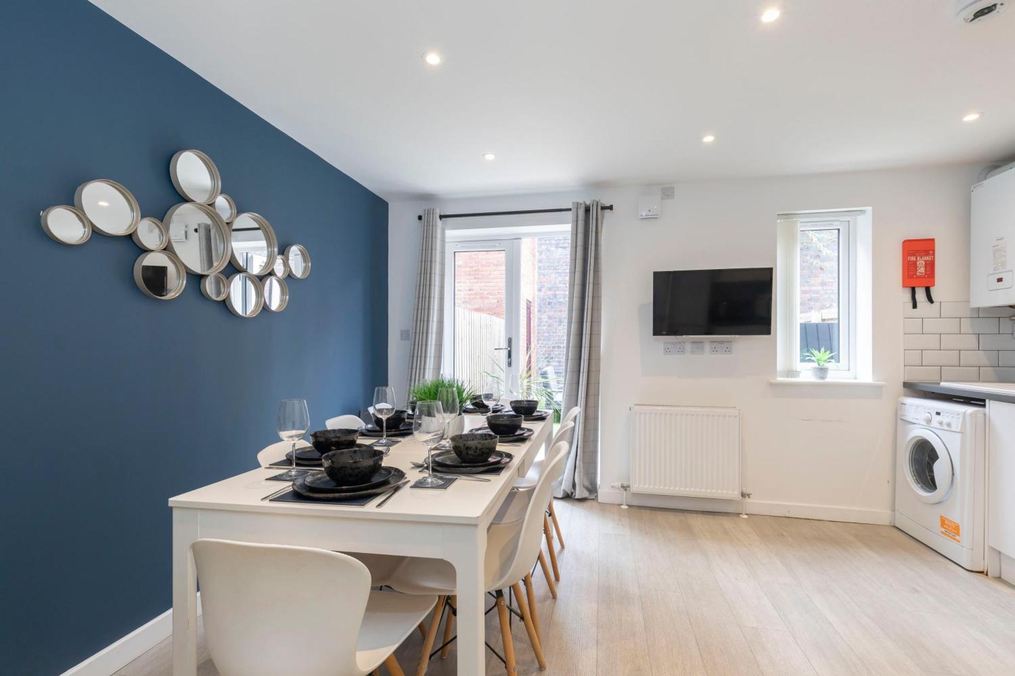 Modern Four Bedroom Four Bathroom Home Cheltenham Extérieur photo